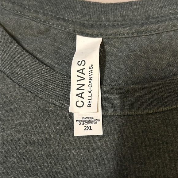 Pretty flower design short sleeve T-shirt. Adds beauty to any casual outfit! - Picture 3 of 4